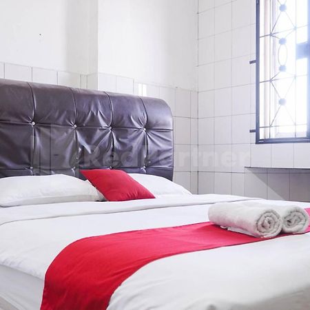 Edbert Guesthouse Near Lotte Grosir Medan Redpartner المظهر الخارجي الصورة