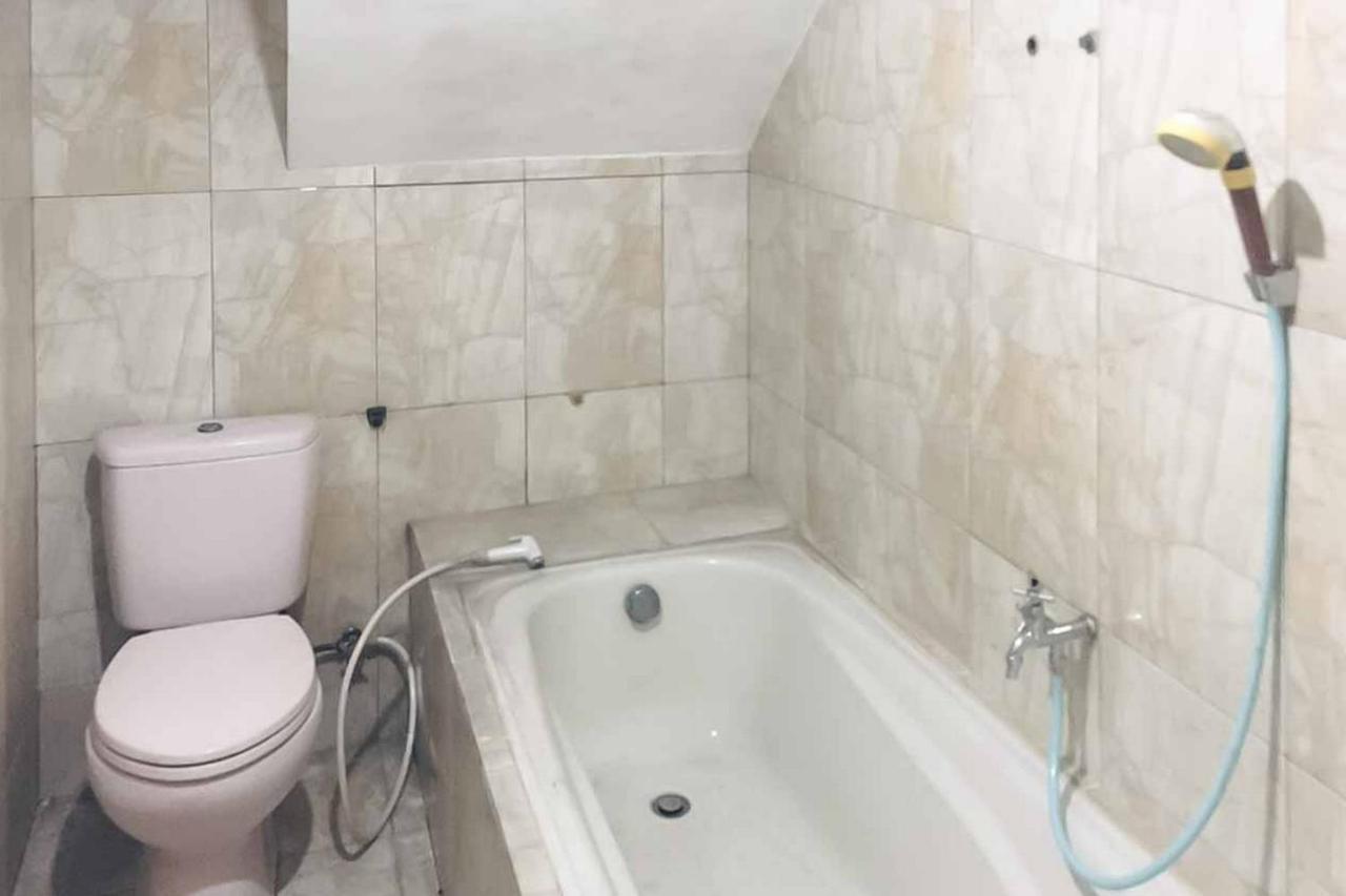 Edbert Guesthouse Near Lotte Grosir Medan Redpartner المظهر الخارجي الصورة
