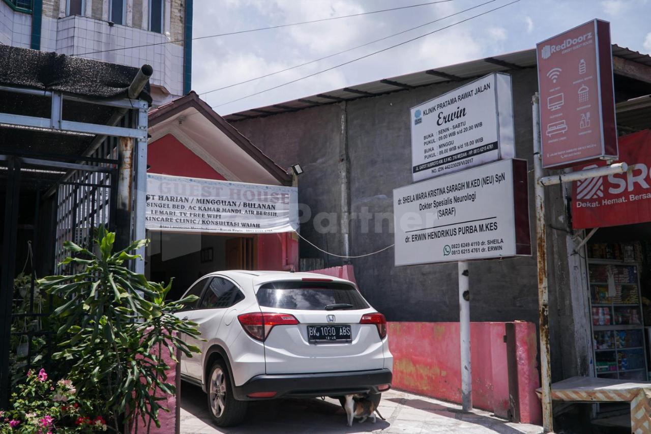 Edbert Guesthouse Near Lotte Grosir Medan Redpartner المظهر الخارجي الصورة