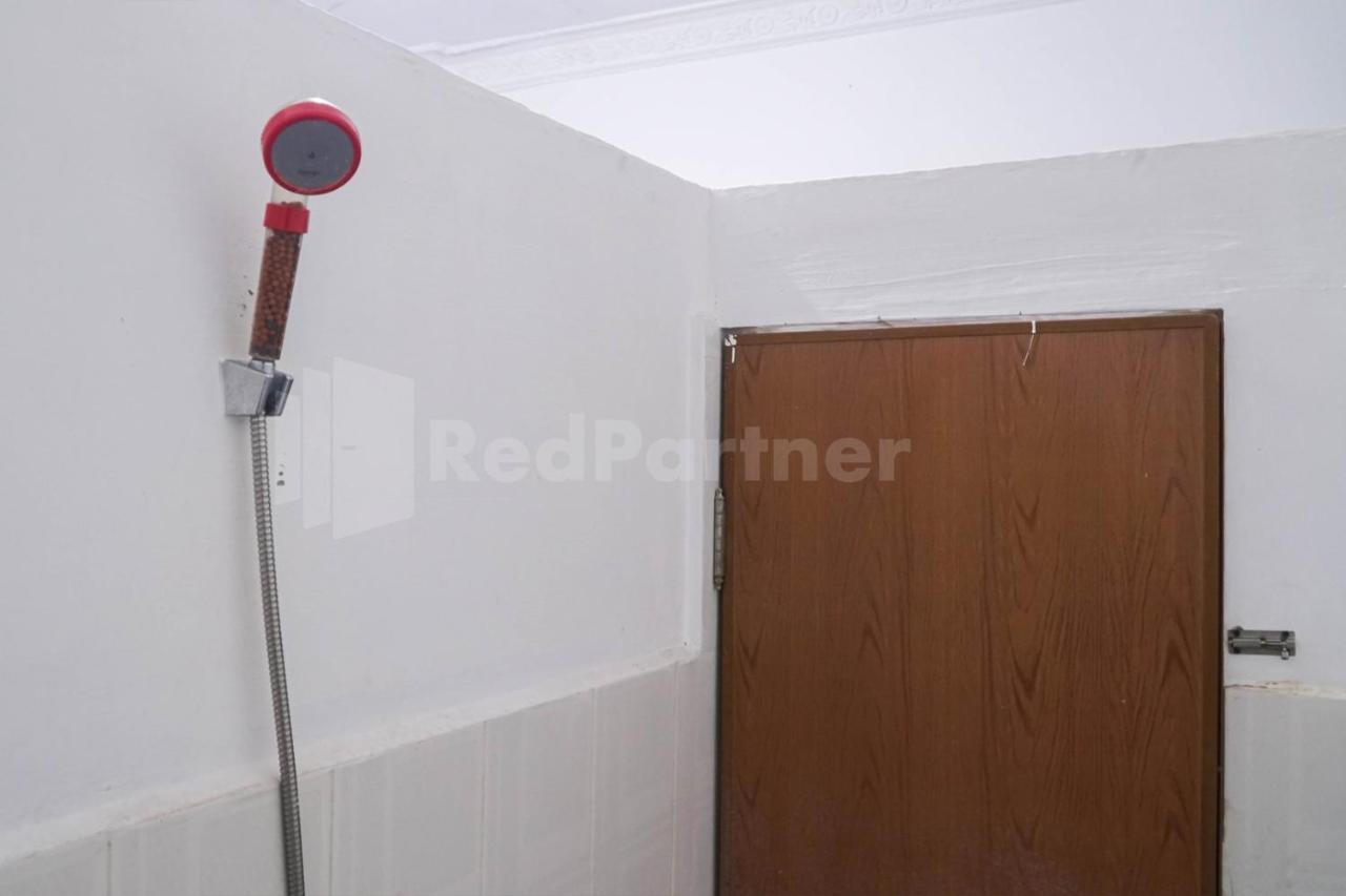 Edbert Guesthouse Near Lotte Grosir Medan Redpartner المظهر الخارجي الصورة