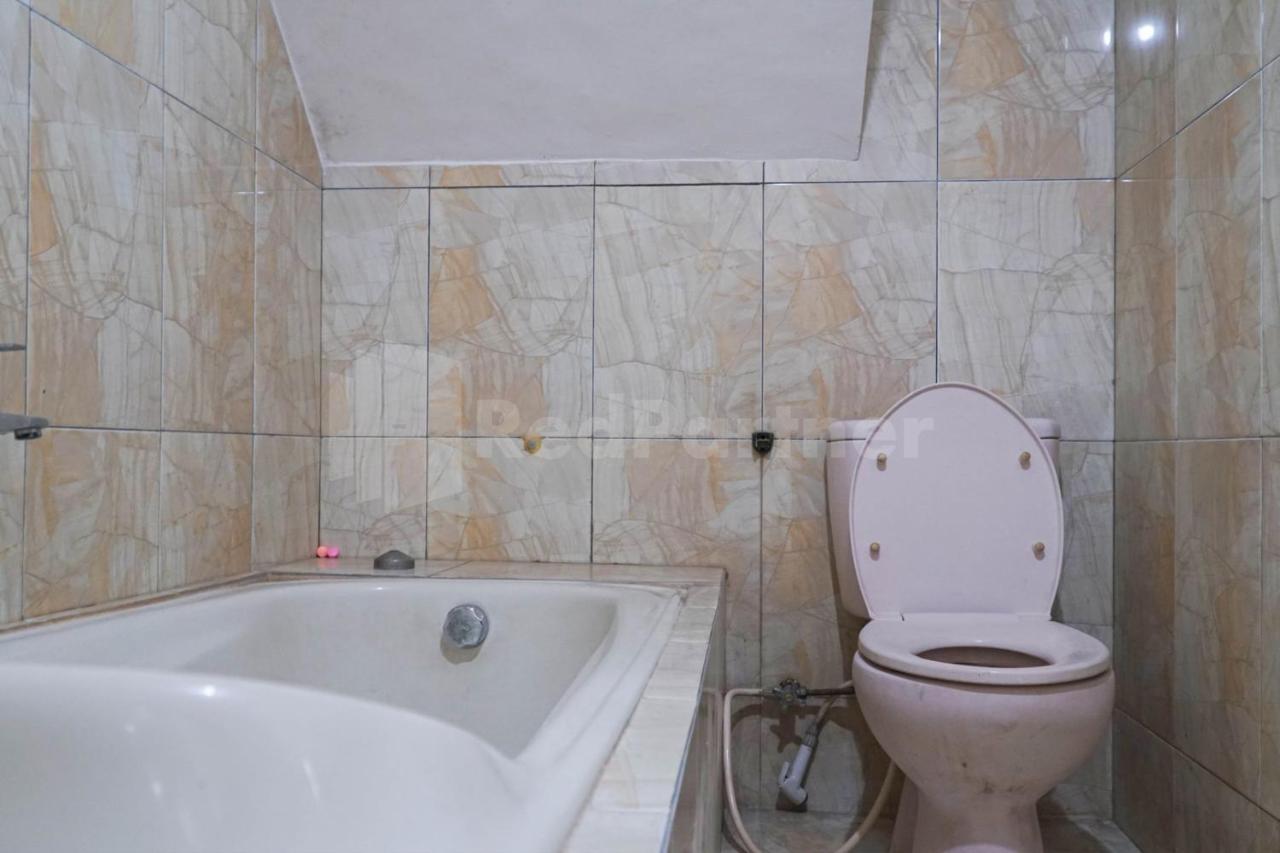 Edbert Guesthouse Near Lotte Grosir Medan Redpartner المظهر الخارجي الصورة