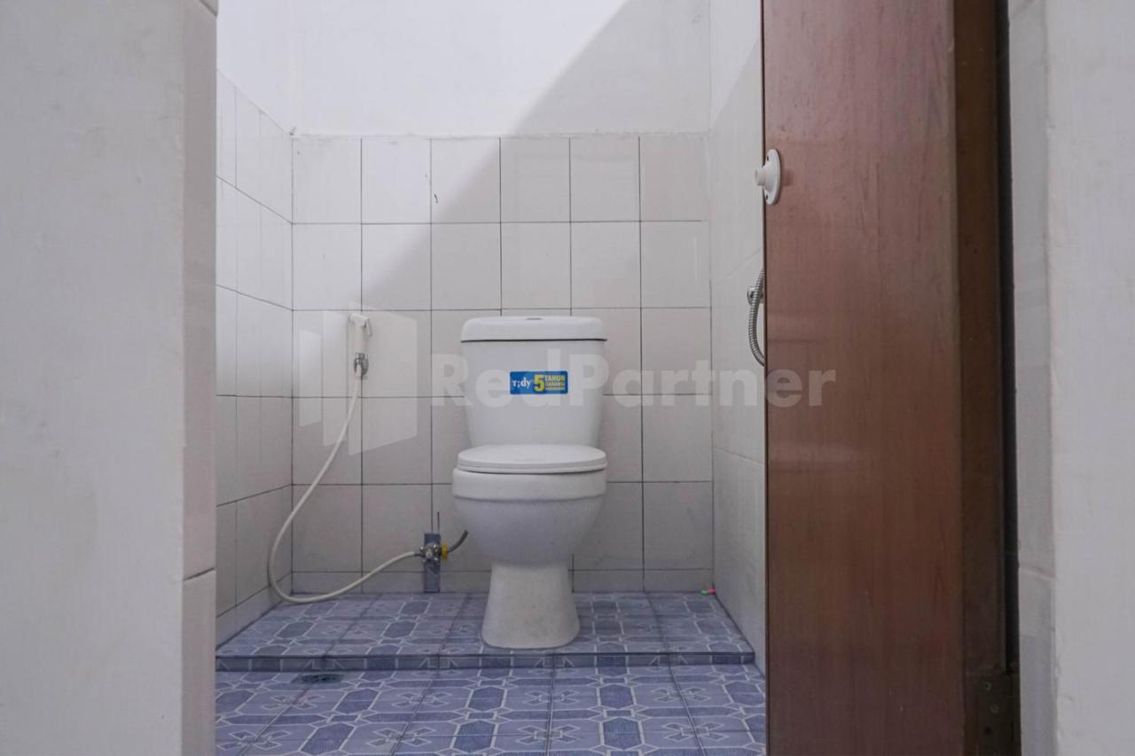 Edbert Guesthouse Near Lotte Grosir Medan Redpartner المظهر الخارجي الصورة