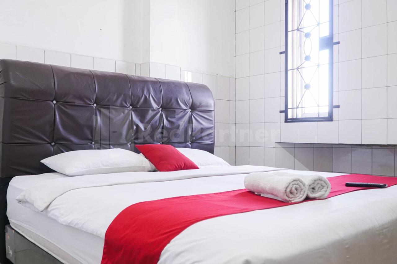 Edbert Guesthouse Near Lotte Grosir Medan Redpartner المظهر الخارجي الصورة